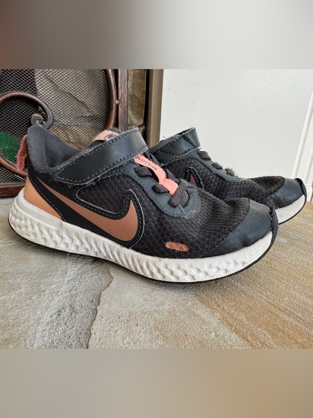 Nike Girls Shoes ~ Revolution ~ 11C